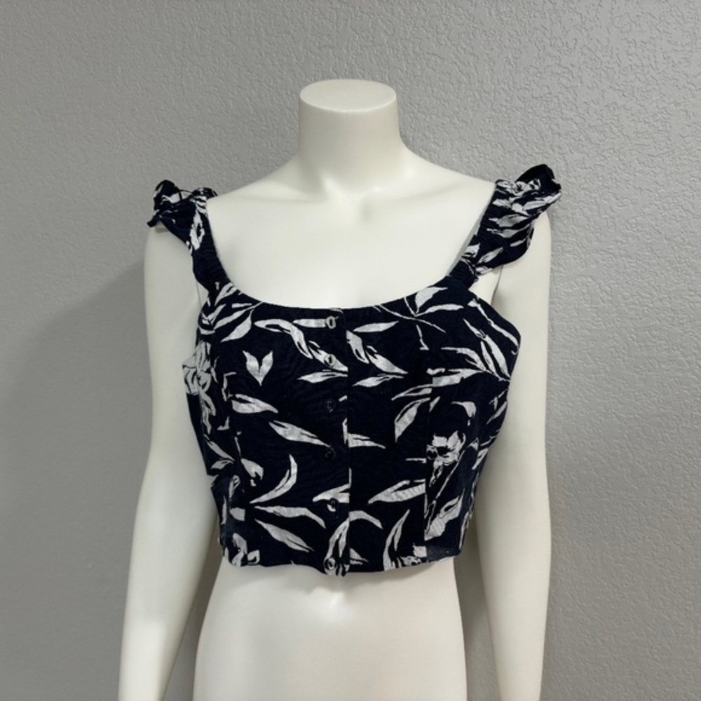J.O.A. of Los Angeles Floral Crop Top